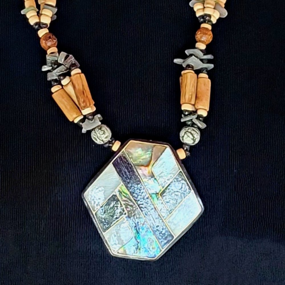 Necklace Beautiful Abalone Pendant NWT